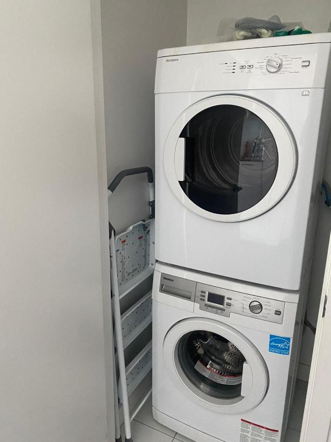Ihost Suites Ice Condo Торонто Экстерьер фото