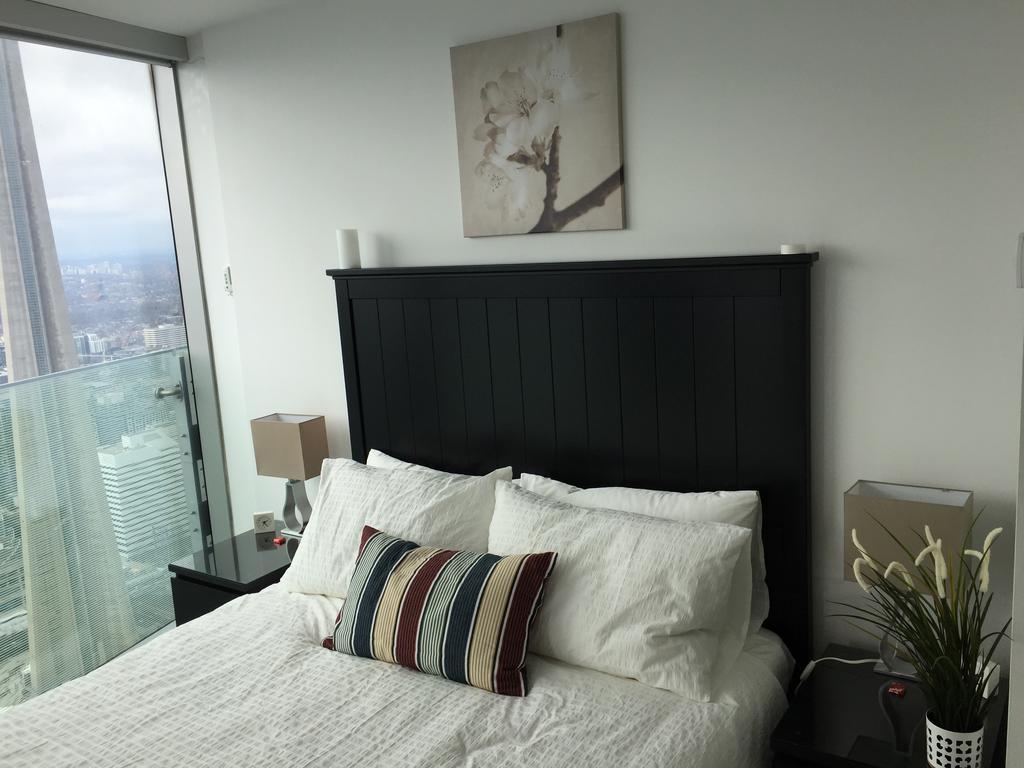 Ihost Suites Ice Condo Торонто Экстерьер фото